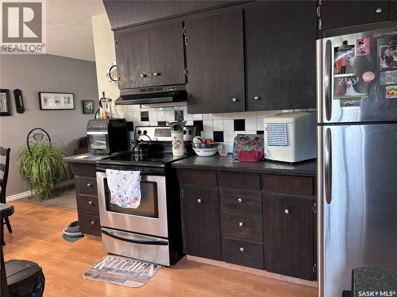 220 4Th Street, Dalmeny, SK - Indoor Photo Showing Kitchen