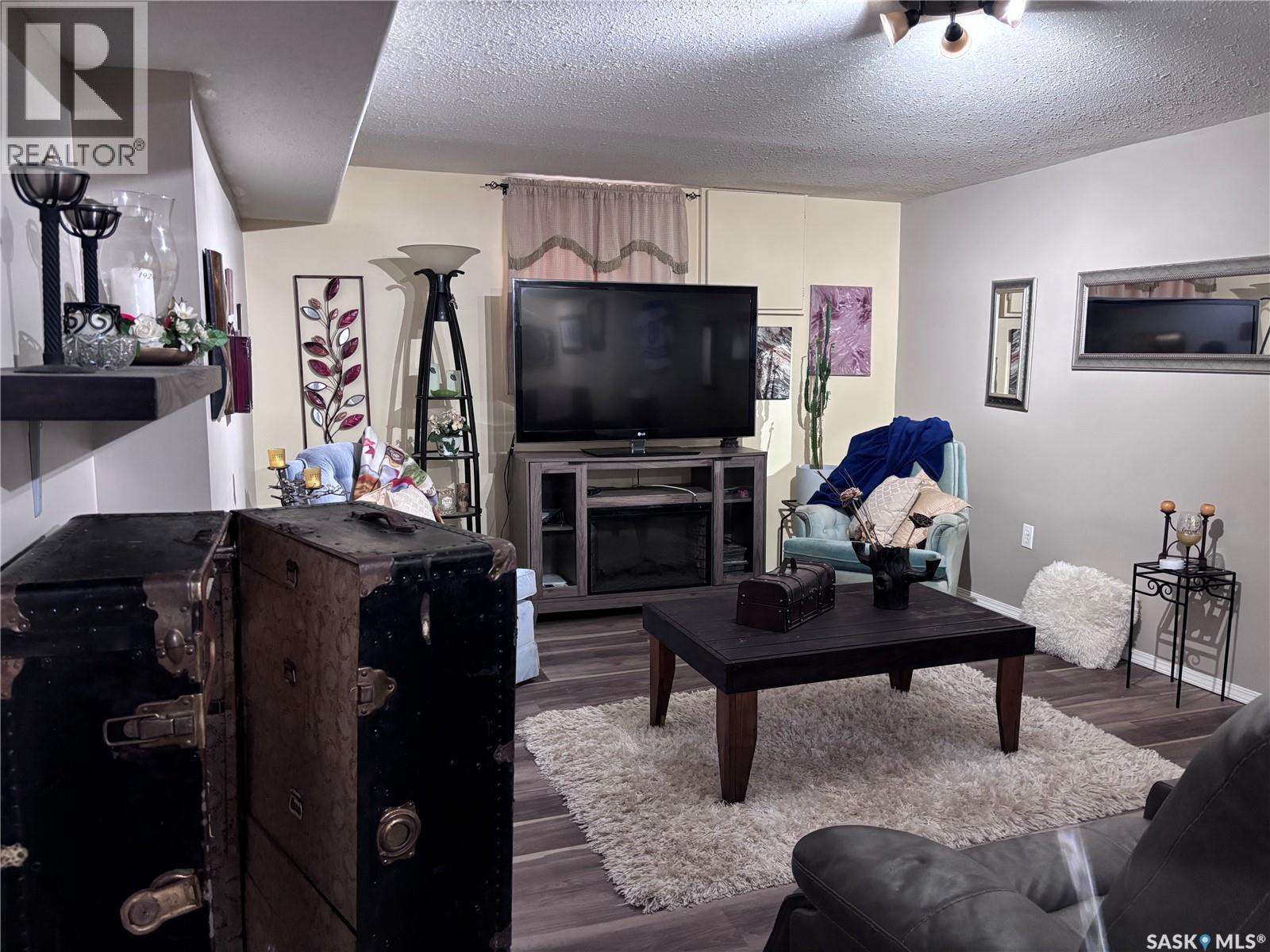 220 4Th Street, Dalmeny, SK - Indoor Photo Showing Living Room