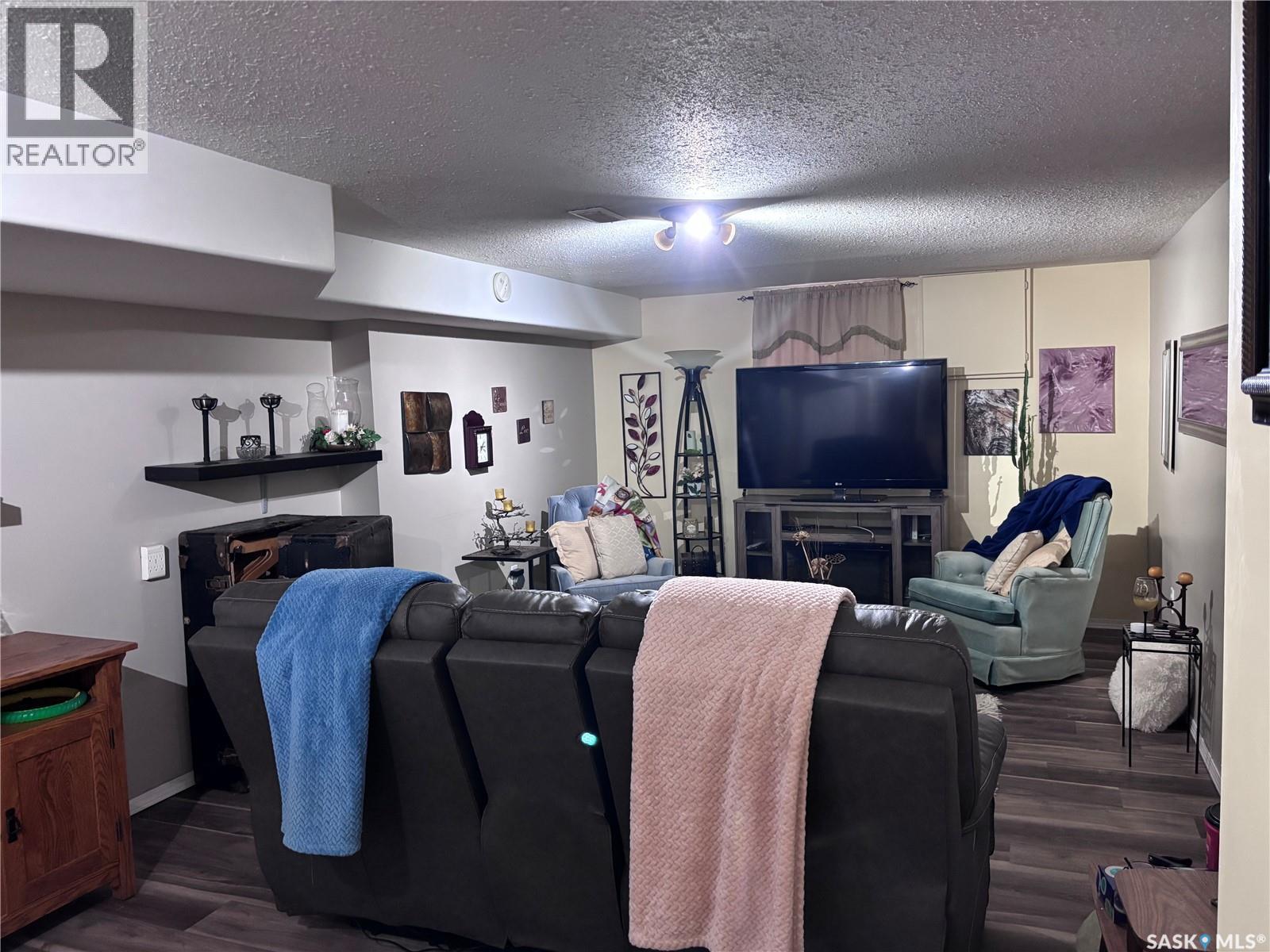 220 4Th Street, Dalmeny, SK - Indoor
