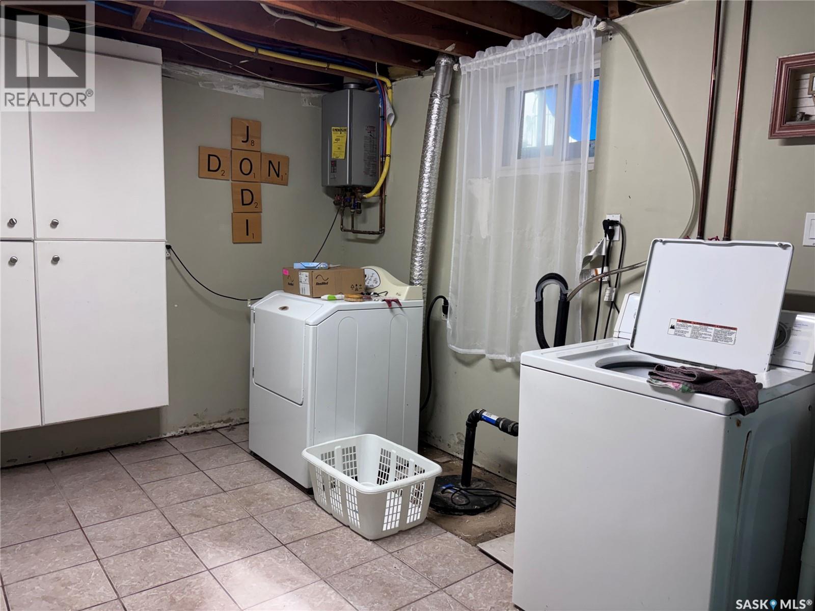 220 4Th Street, Dalmeny, SK - Indoor Photo Showing Laundry Room