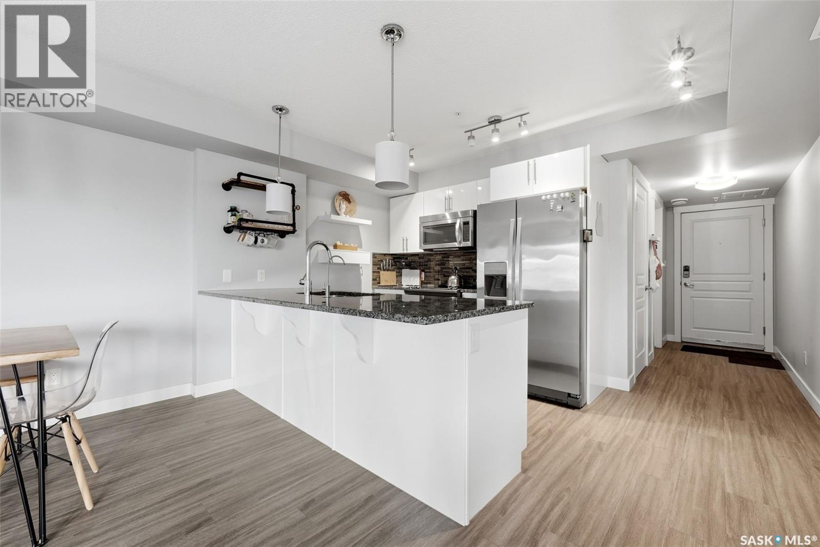 212 5301 Universal Crescent, Regina, SK - Indoor Photo Showing Kitchen With Upgraded Kitchen
