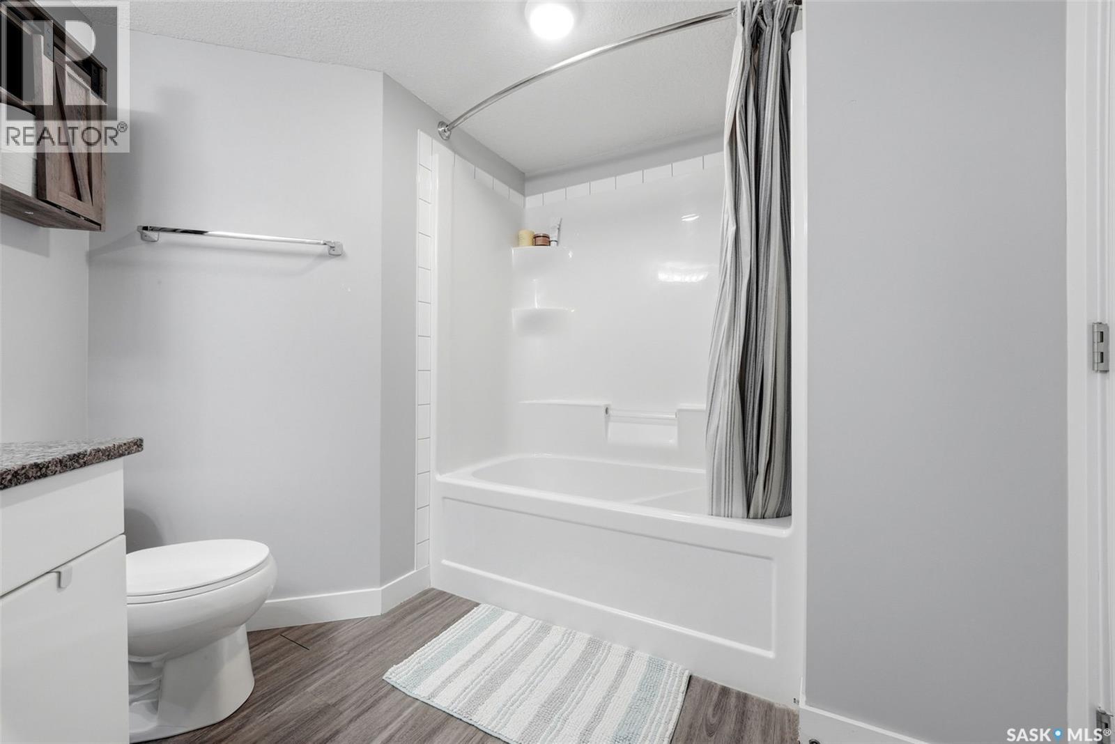 212 5301 Universal Crescent, Regina, SK - Indoor Photo Showing Bathroom