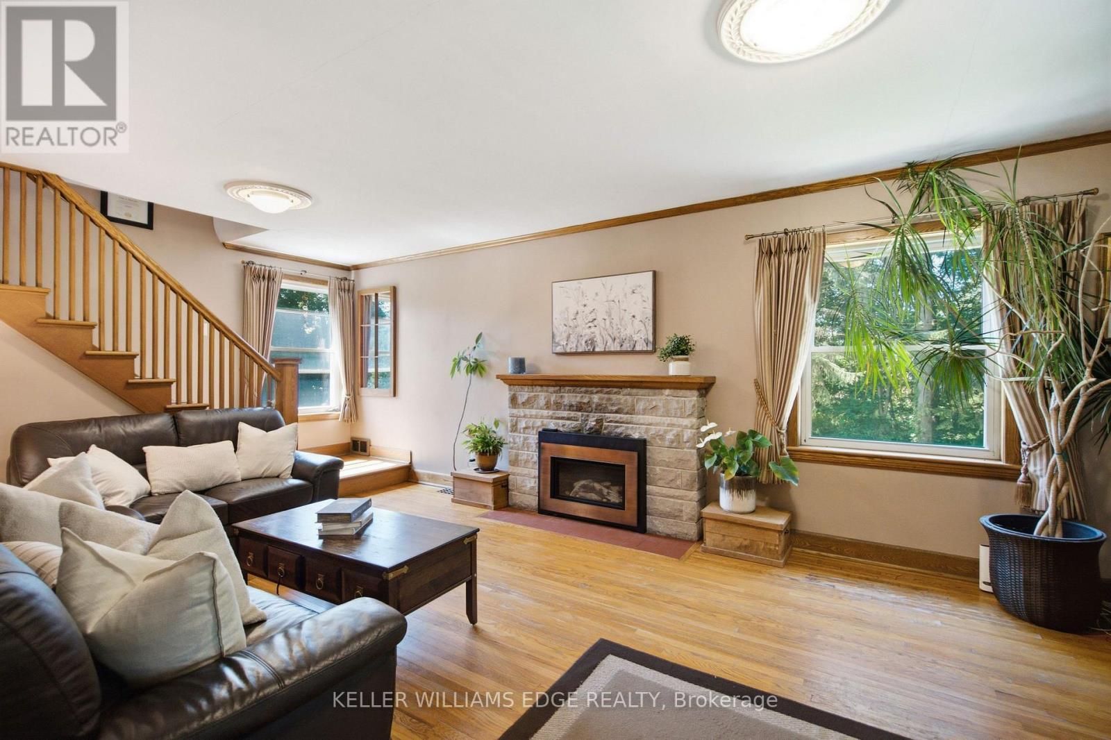 162 5Th Concession Road E, Hamilton, ON - Indoor Photo Showing Living Room With Fireplace