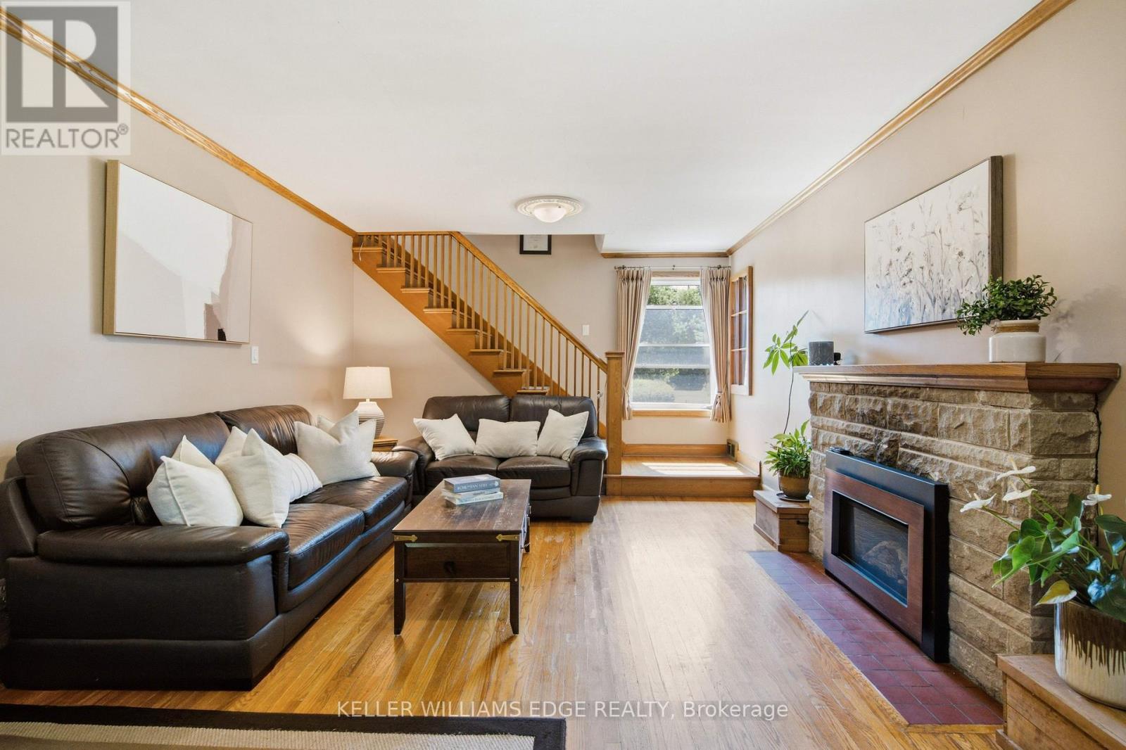162 5Th Concession Road E, Hamilton, ON - Indoor Photo Showing Living Room With Fireplace