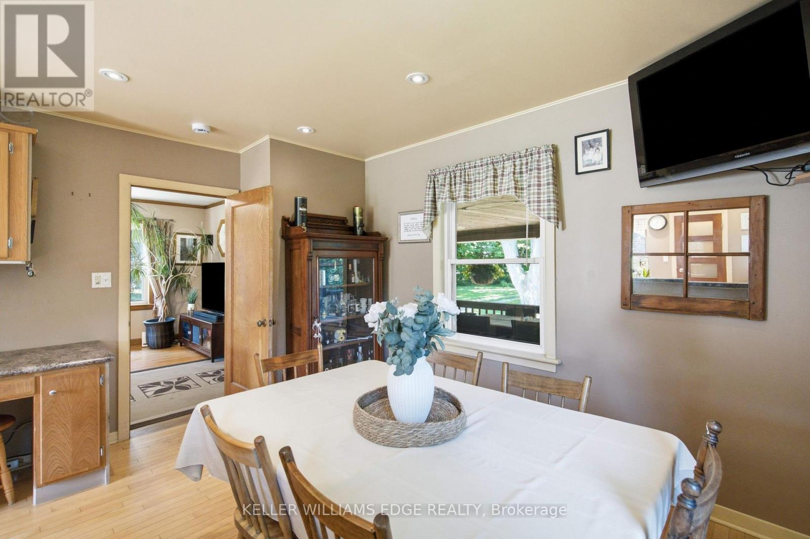 162 5Th Concession Road E, Hamilton, ON - Indoor Photo Showing Dining Room