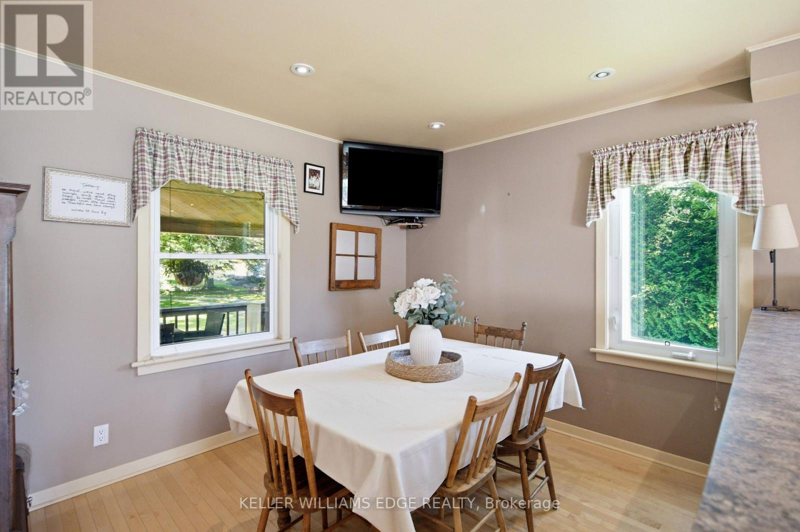 162 5Th Concession Road E, Hamilton, ON - Indoor Photo Showing Dining Room