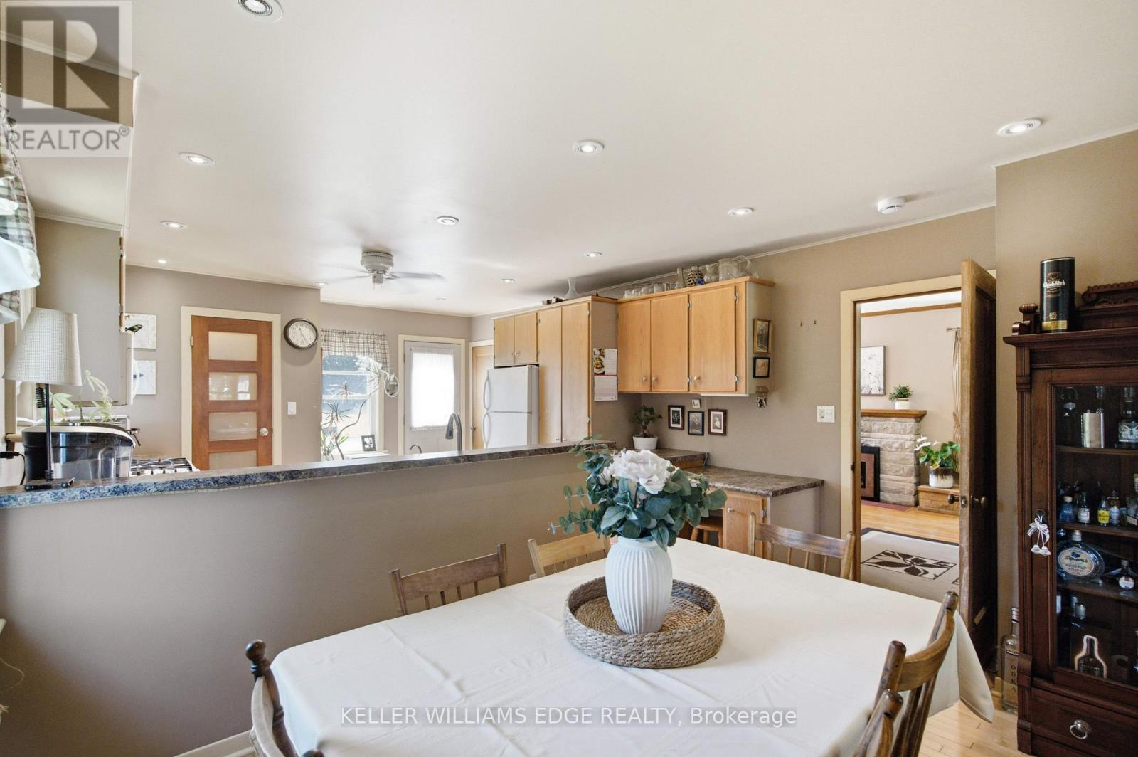 162 5Th Concession Road E, Hamilton, ON - Indoor Photo Showing Dining Room