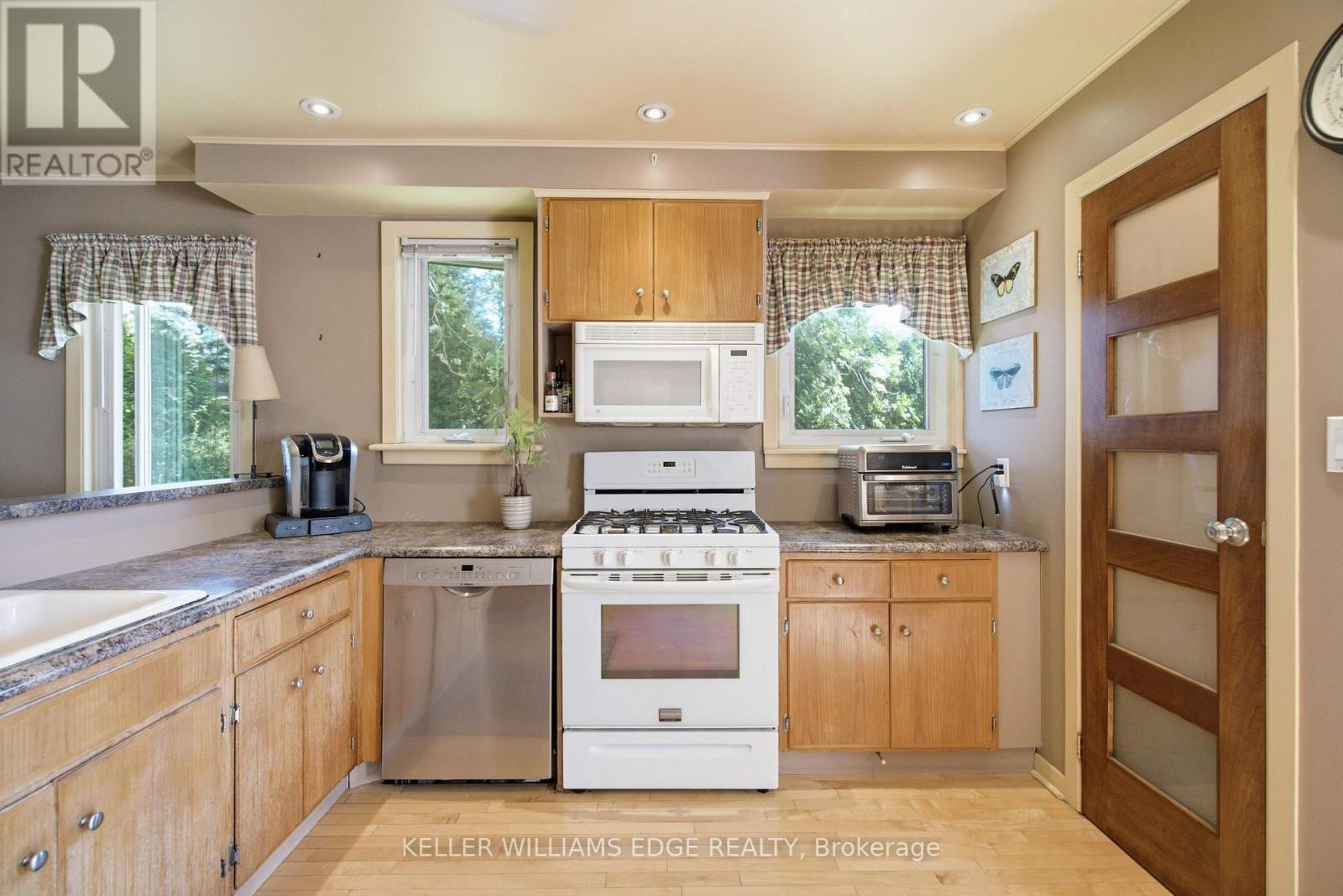 162 5Th Concession Road E, Hamilton, ON - Indoor Photo Showing Kitchen