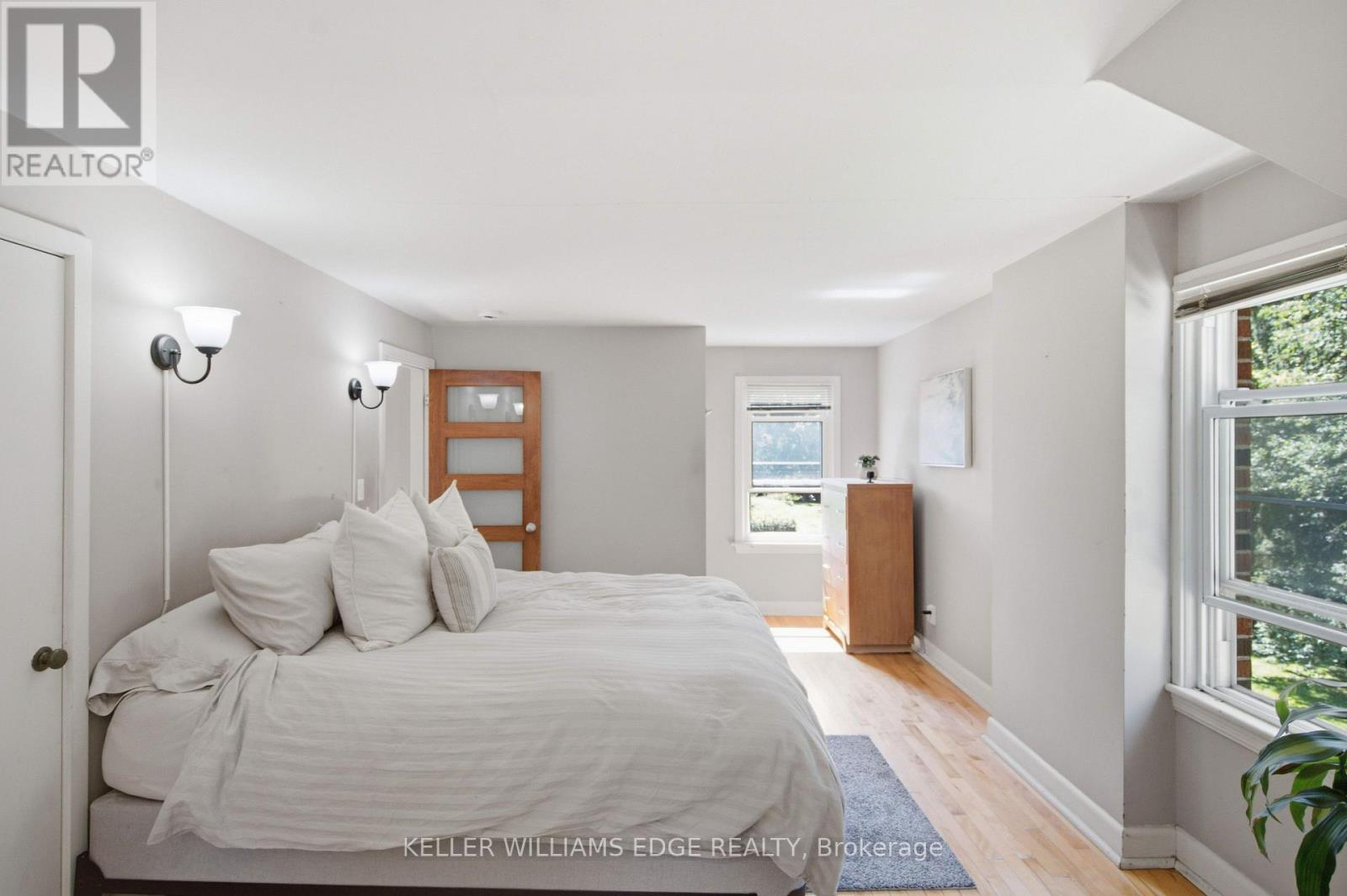 162 5Th Concession Road E, Hamilton, ON - Indoor Photo Showing Bedroom