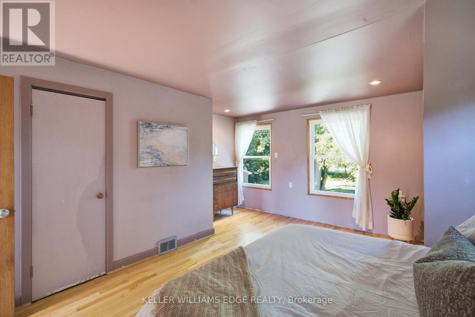 162 5Th Concession Road E, Hamilton, ON - Indoor Photo Showing Bedroom
