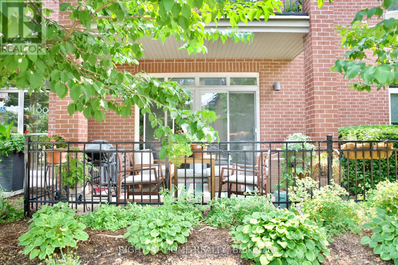109 - 400 Mcleod Street, Ottawa, ON - Outdoor