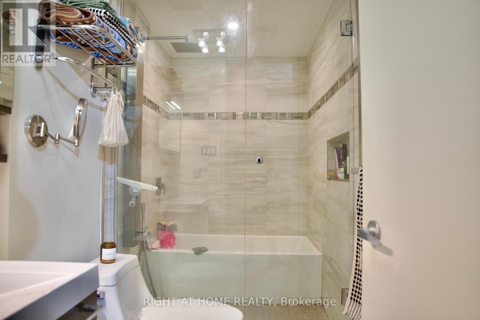 109 - 400 Mcleod Street, Ottawa, ON - Indoor Photo Showing Bathroom
