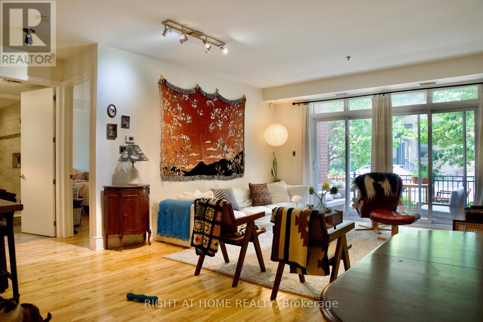 109 - 400 Mcleod Street, Ottawa, ON - Indoor Photo Showing Dining Room