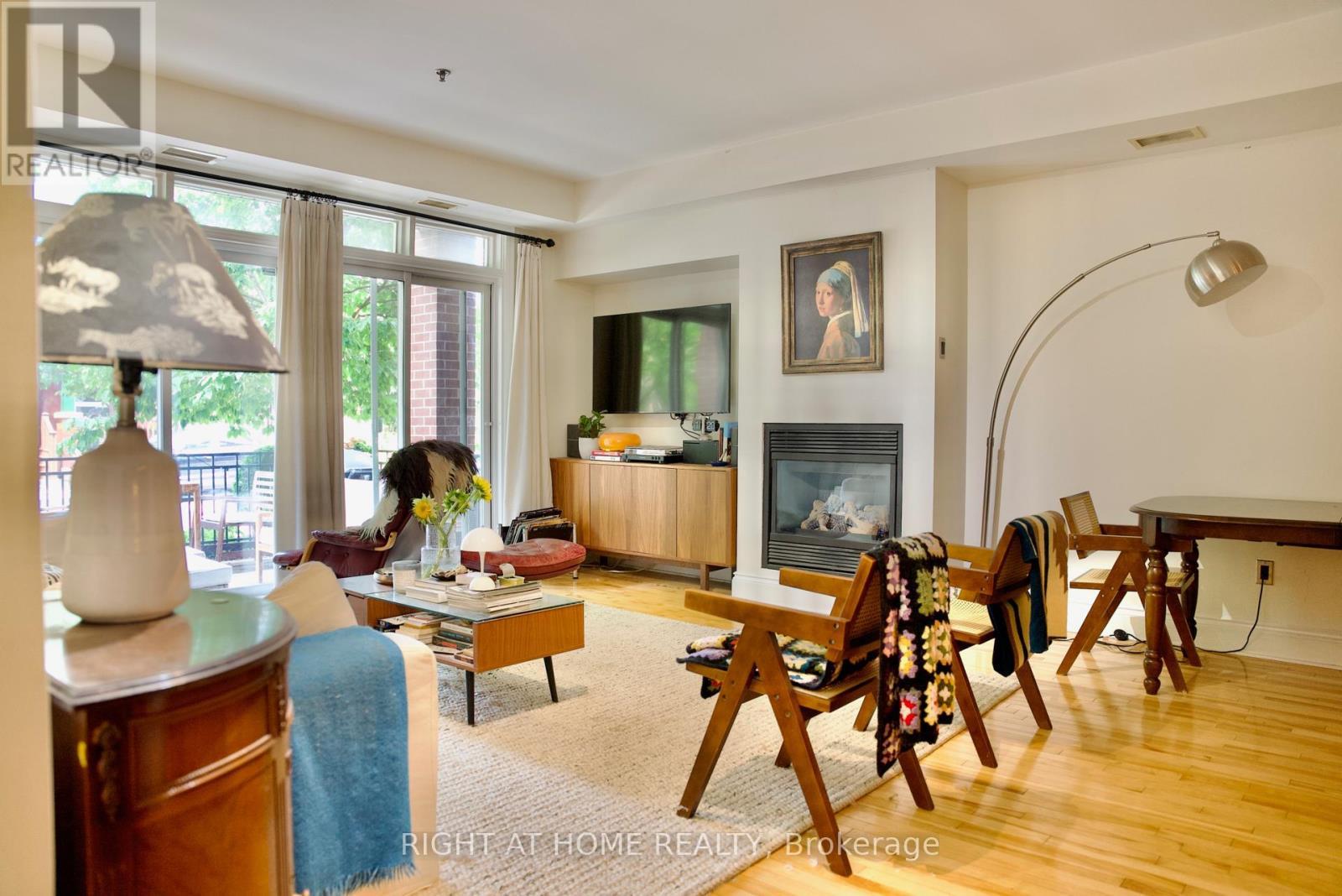 109 - 400 Mcleod Street, Ottawa, ON - Indoor With Fireplace