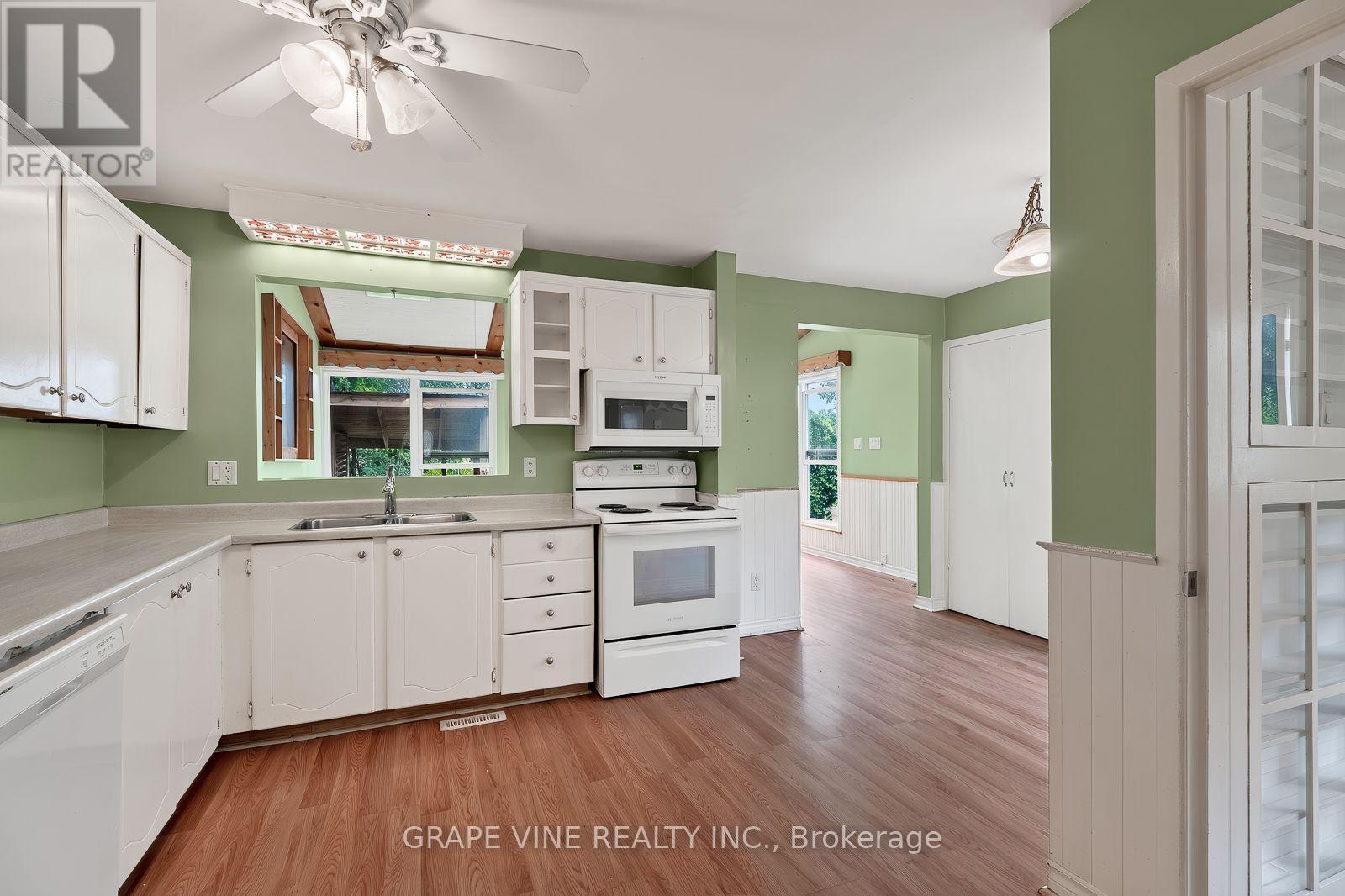 108 Fieldgate Drive, Ottawa, ON - Indoor Photo Showing Kitchen With Double Sink