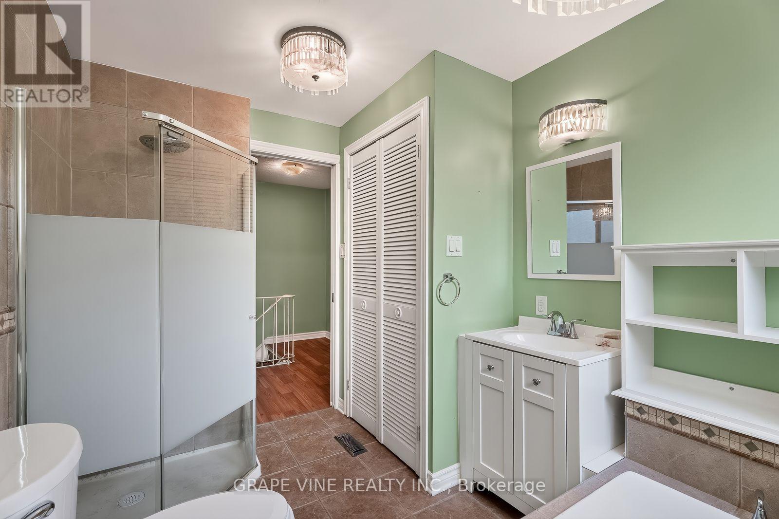 108 Fieldgate Drive, Ottawa, ON - Indoor Photo Showing Bathroom