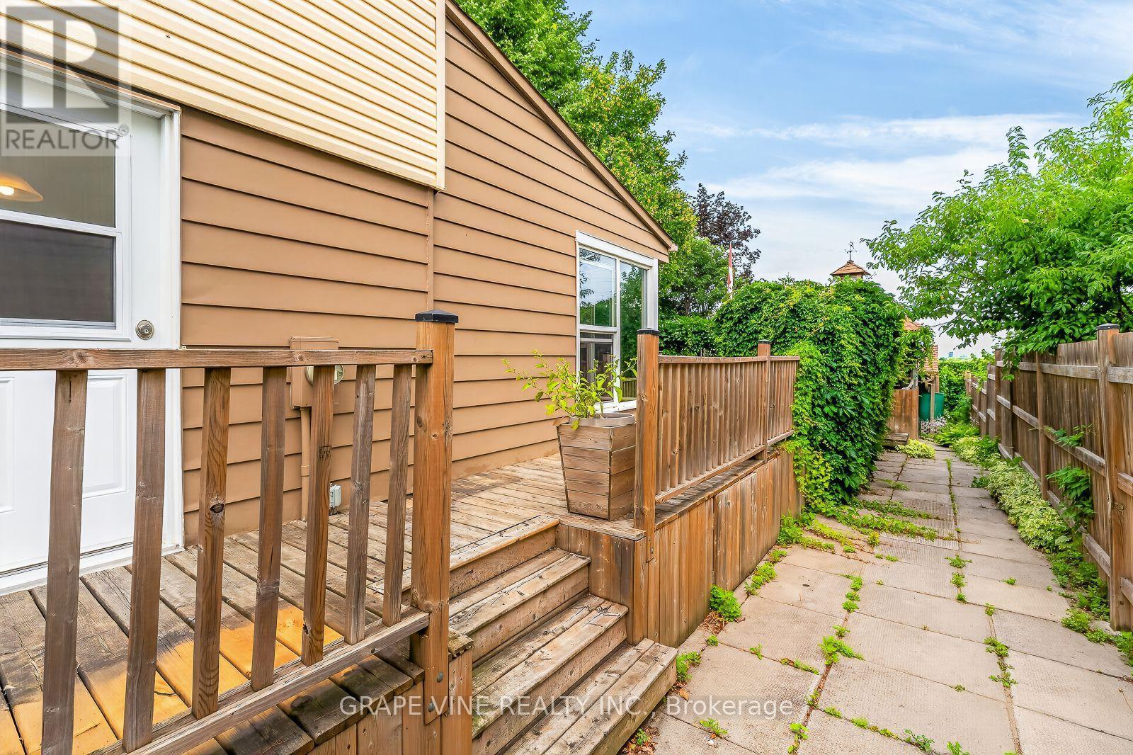 108 Fieldgate Drive, Ottawa, ON - Outdoor