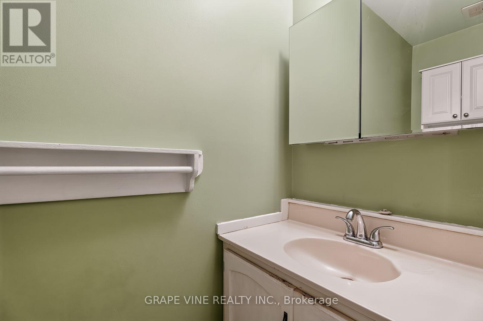 108 Fieldgate Drive, Ottawa, ON - Indoor Photo Showing Bathroom