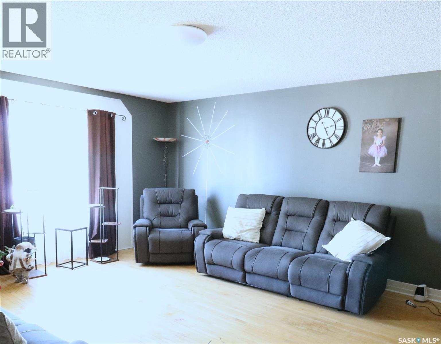 111 Henderson Street, Grayson, SK - Indoor Photo Showing Living Room