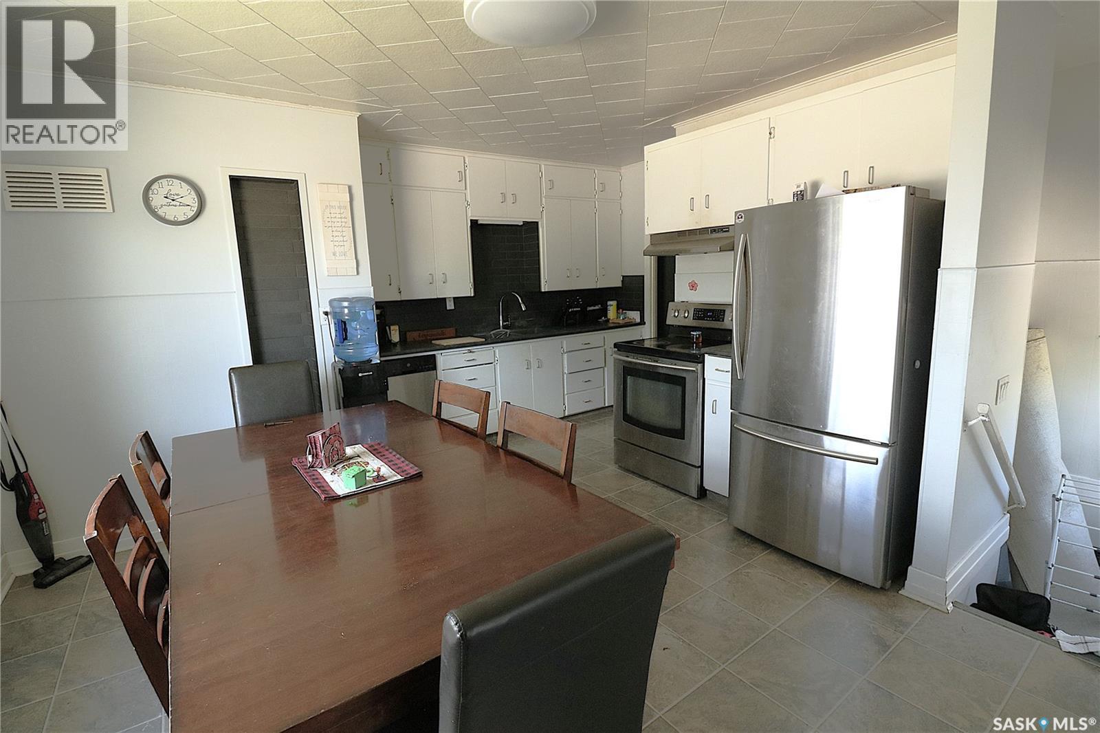 111 Henderson Street, Grayson, SK - Indoor
