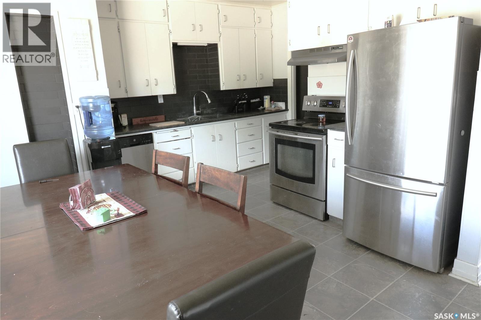 111 Henderson Street, Grayson, SK - Indoor Photo Showing Kitchen