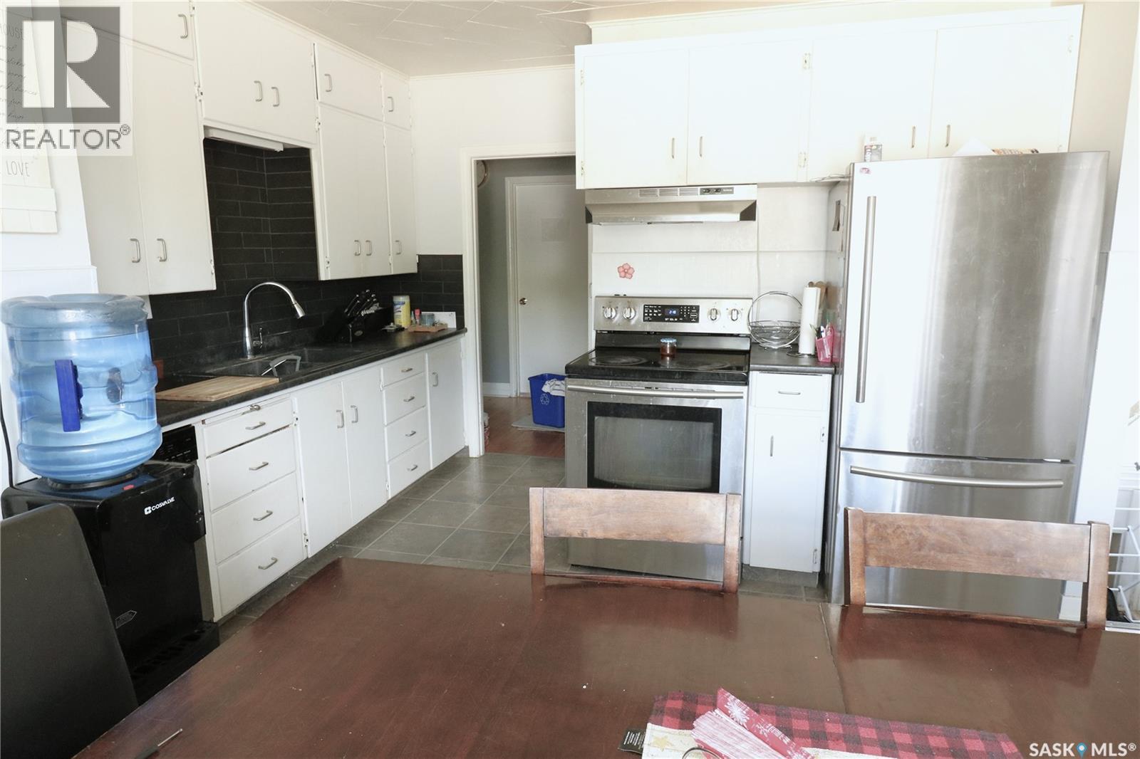 111 Henderson Street, Grayson, SK - Indoor Photo Showing Kitchen
