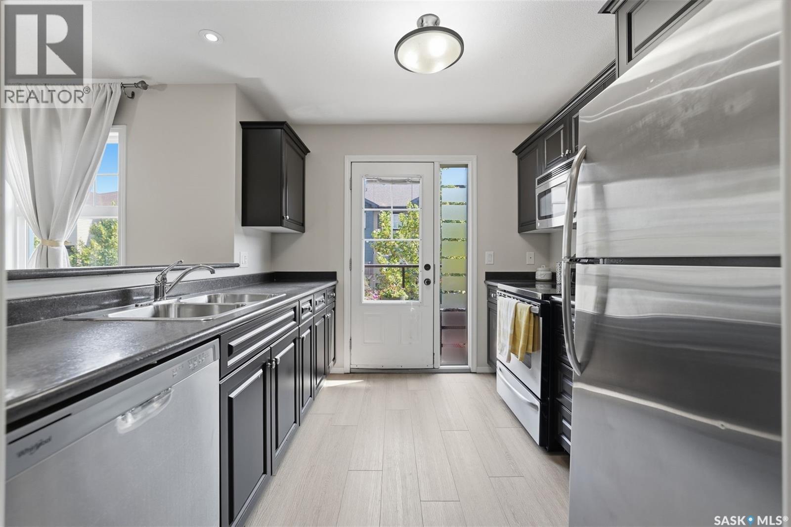 507 150 Langlois Way, Saskatoon, SK - Indoor Photo Showing Kitchen With Double Sink