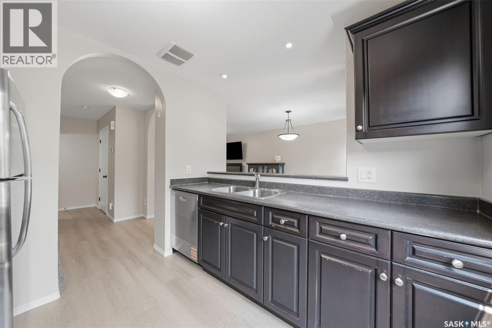 507 150 Langlois Way, Saskatoon, SK - Indoor Photo Showing Kitchen With Double Sink