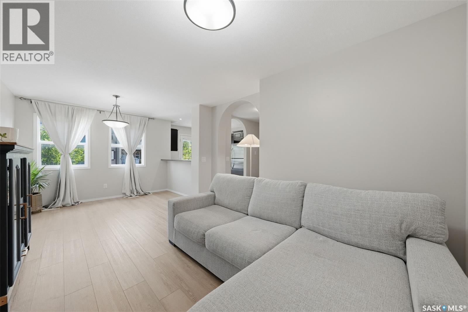 507 150 Langlois Way, Saskatoon, SK - Indoor Photo Showing Living Room