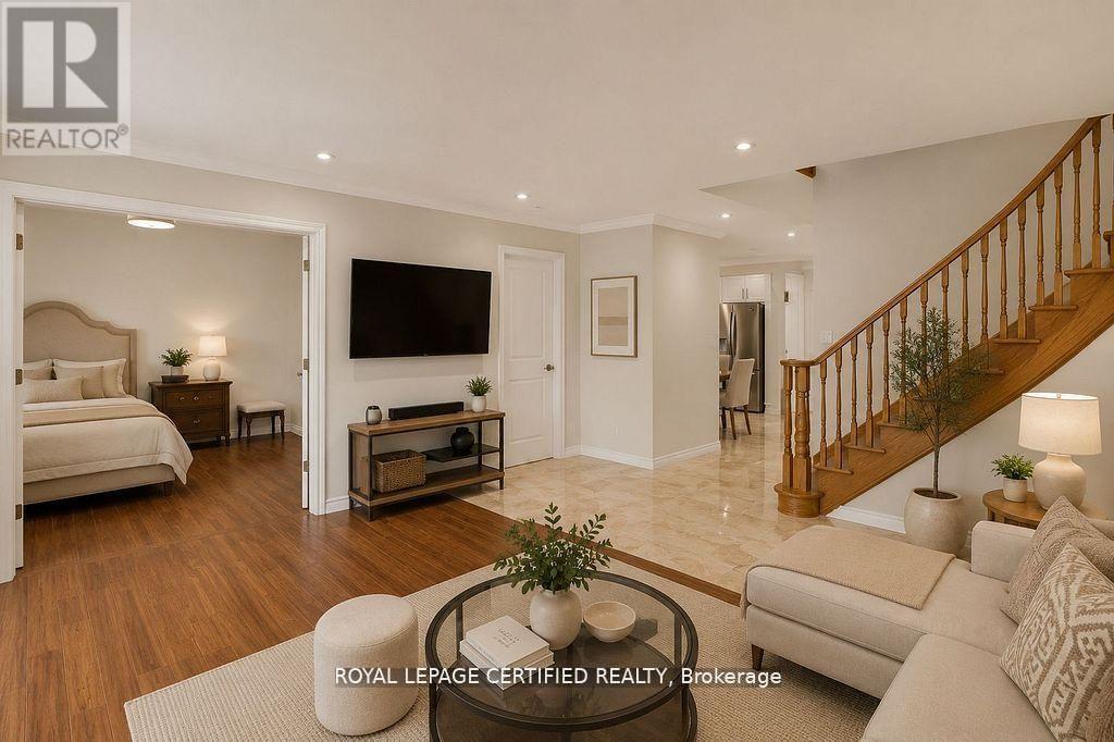 35 Trenholme Crescent, Hamilton, ON - Indoor Photo Showing Living Room