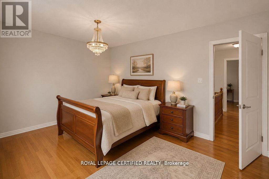 35 Trenholme Crescent, Hamilton, ON - Indoor Photo Showing Bedroom