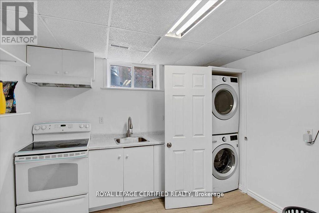35 Trenholme Crescent, Hamilton, ON - Indoor Photo Showing Laundry Room