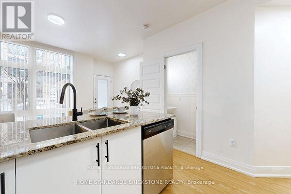 53 - 19 Eldora Avenue, Toronto, ON - Indoor Photo Showing Kitchen With Upgraded Kitchen