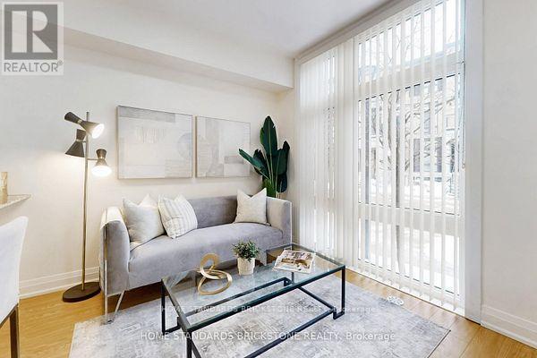 53 - 19 Eldora Avenue, Toronto, ON - Indoor Photo Showing Living Room