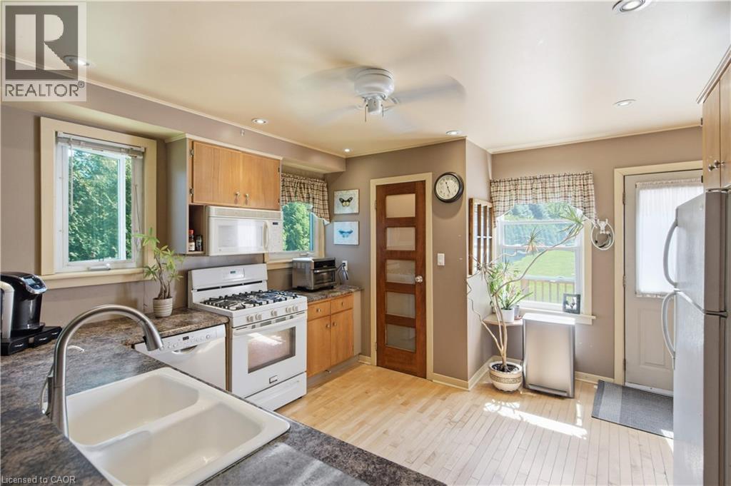 162 5Th Conc Road E, Flamborough, ON - Indoor Photo Showing Kitchen