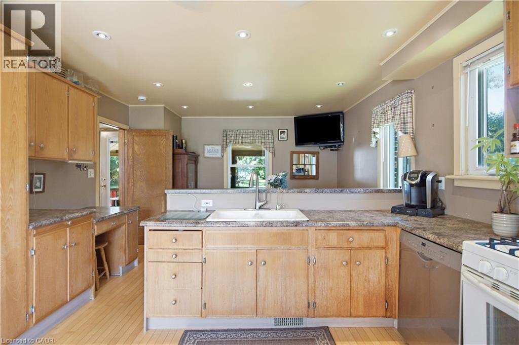 162 5Th Conc Road E, Flamborough, ON - Indoor Photo Showing Kitchen