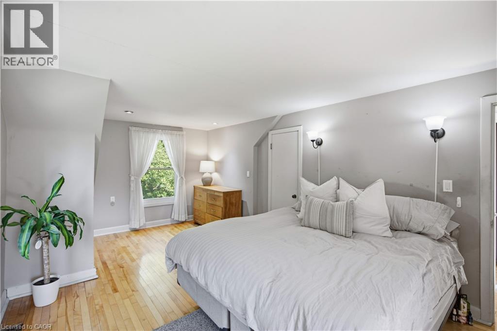 162 5Th Conc Road E, Flamborough, ON - Indoor Photo Showing Bedroom