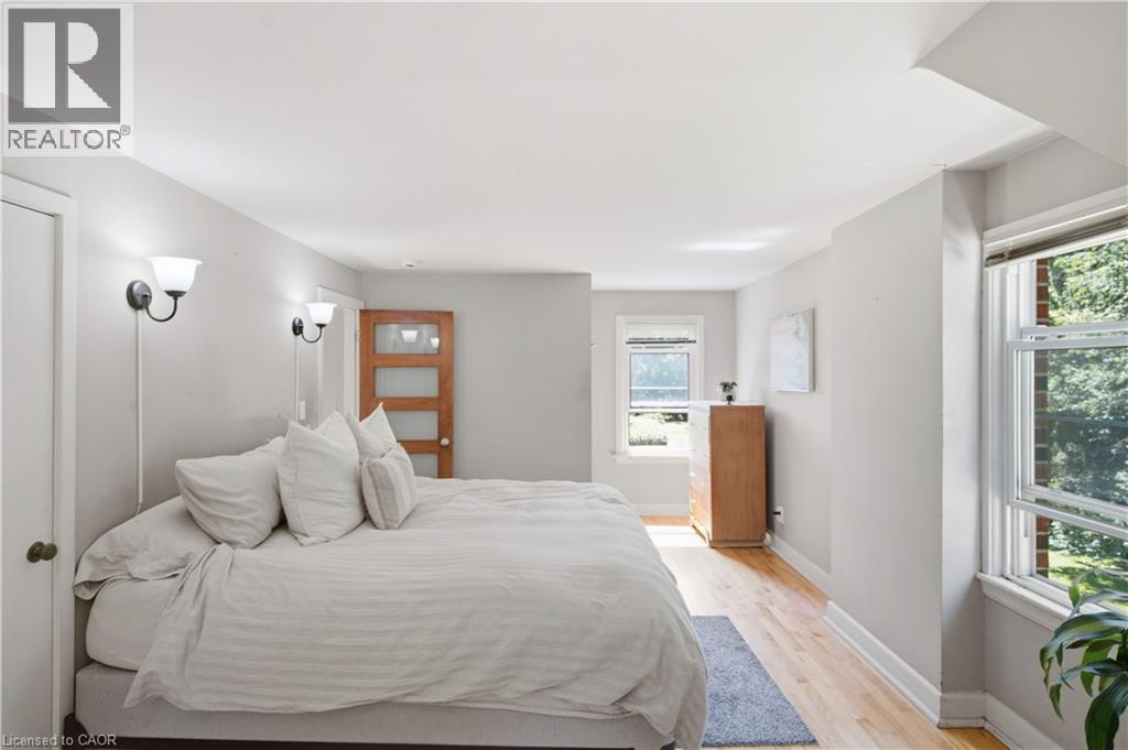 162 5Th Conc Road E, Flamborough, ON - Indoor Photo Showing Bedroom