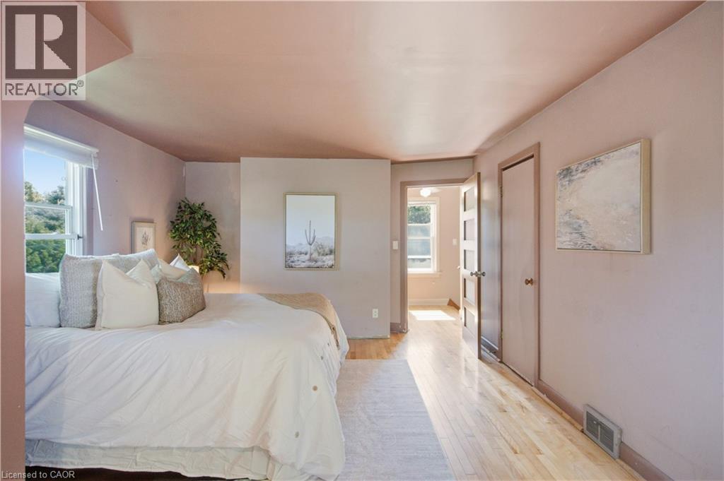 162 5Th Conc Road E, Flamborough, ON - Indoor Photo Showing Bedroom