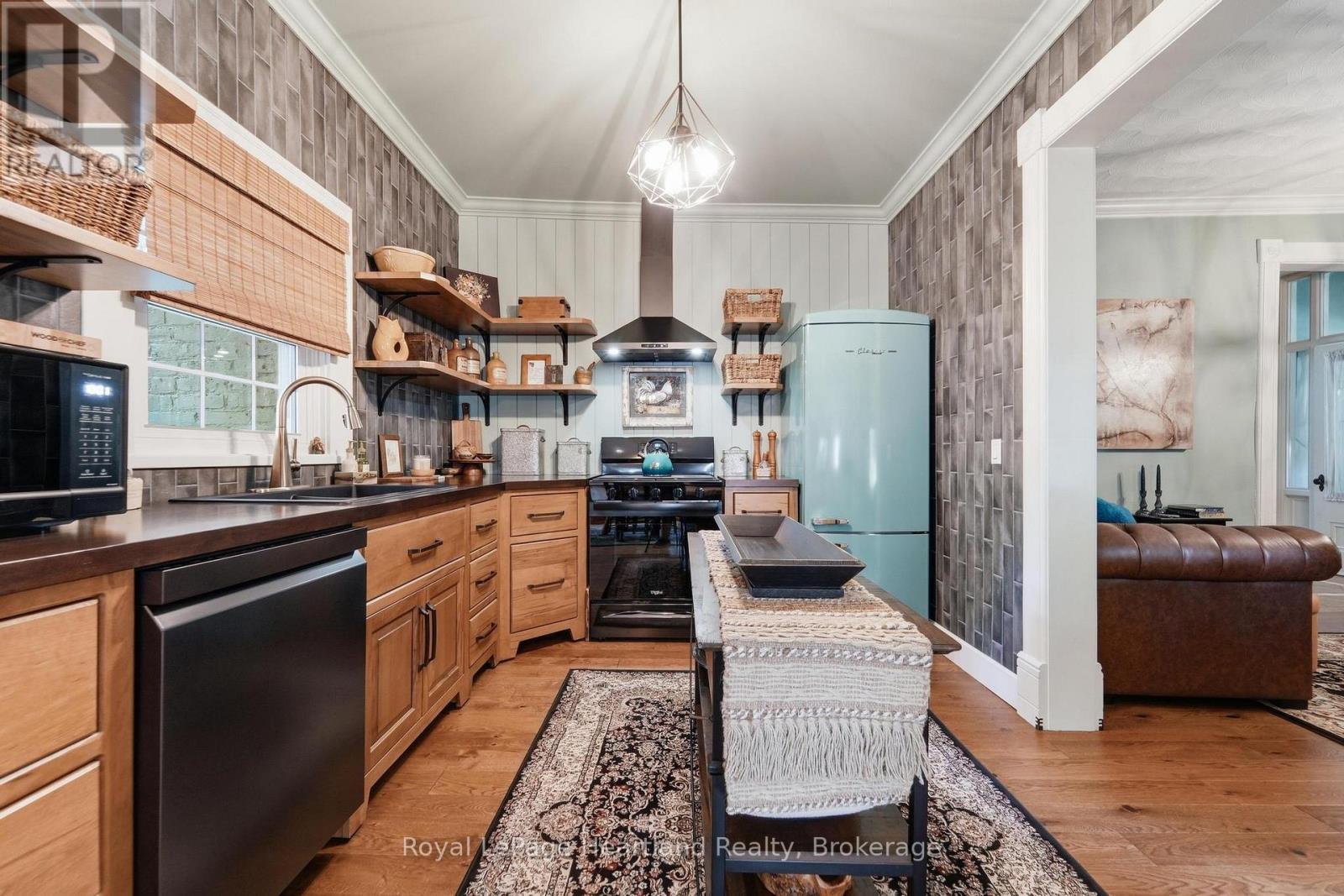 18 St.Vincent Street, Goderich (Goderich (Town)), ON - Indoor Photo Showing Kitchen