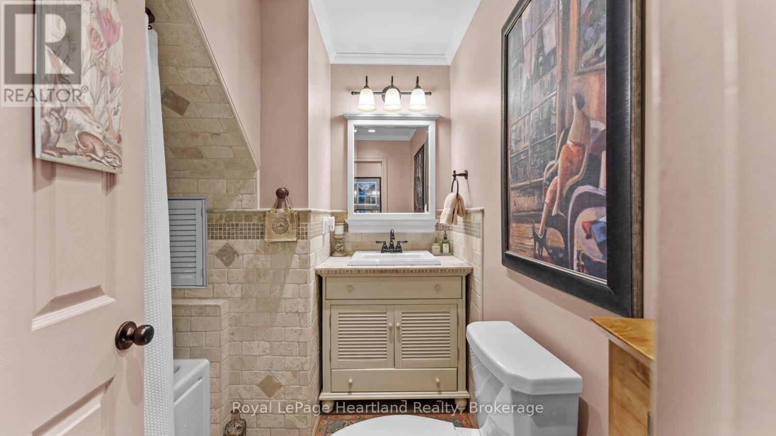 18 St.Vincent Street, Goderich (Goderich (Town)), ON - Indoor Photo Showing Bathroom