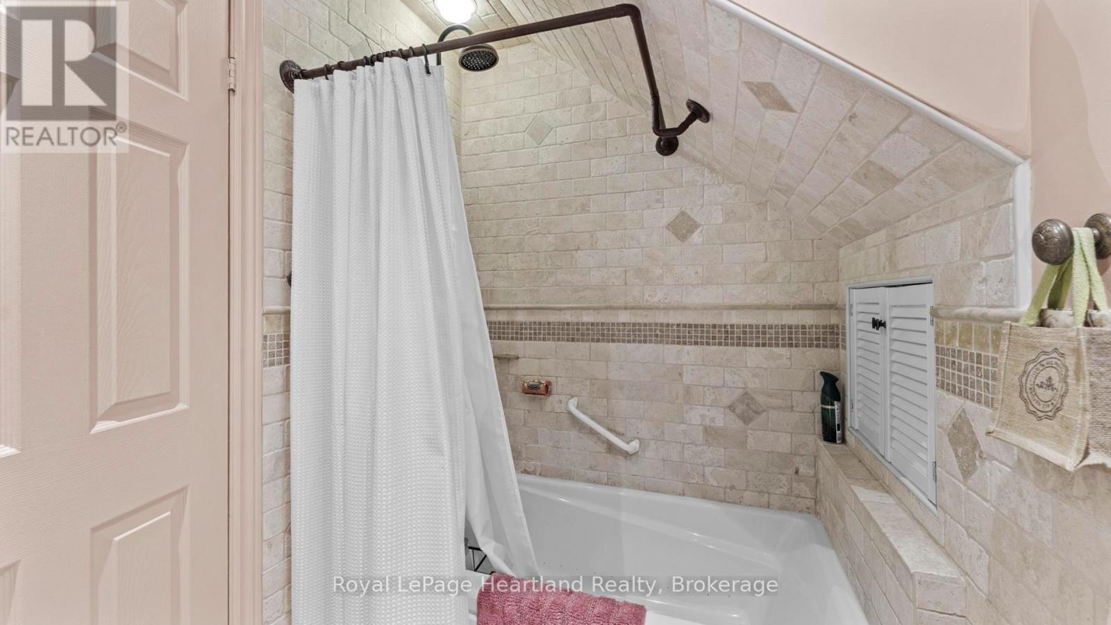 18 St.Vincent Street, Goderich (Goderich (Town)), ON - Indoor Photo Showing Bathroom