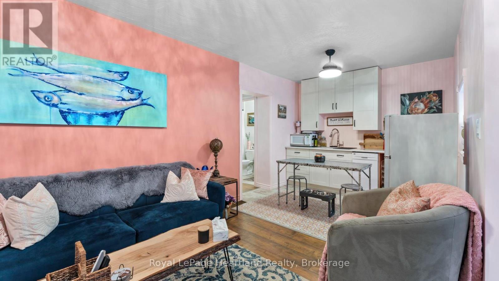 18 St.Vincent Street, Goderich (Goderich (Town)), ON - Indoor Photo Showing Living Room
