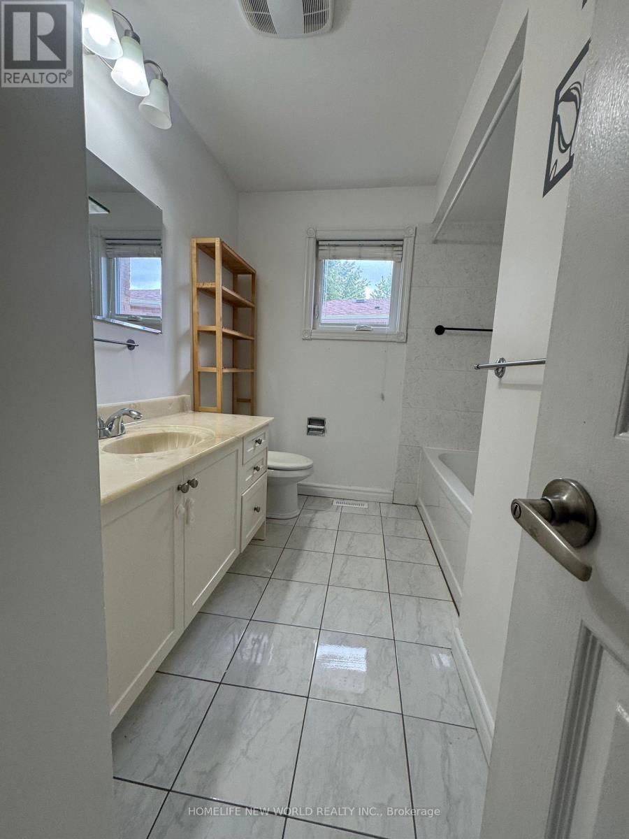 50 Adrian Crescent, Markham, ON - Indoor Photo Showing Bathroom