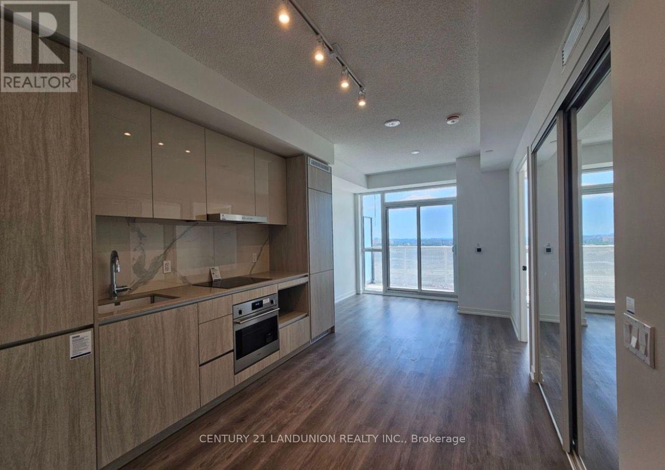 3102 - 28 Interchange Way, Vaughan, ON - Indoor
