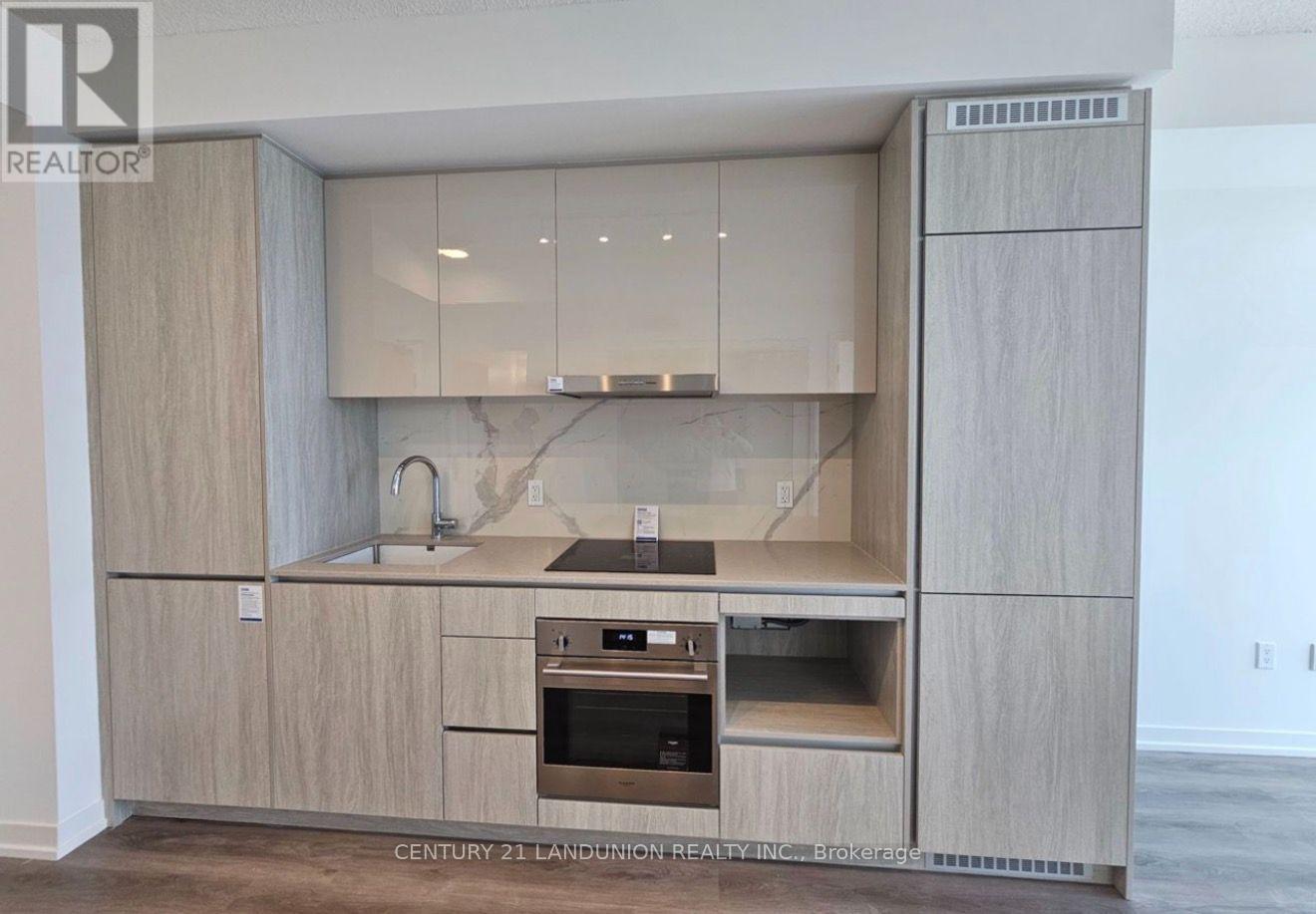 3102 - 28 Interchange Way, Vaughan, ON - Indoor Photo Showing Kitchen