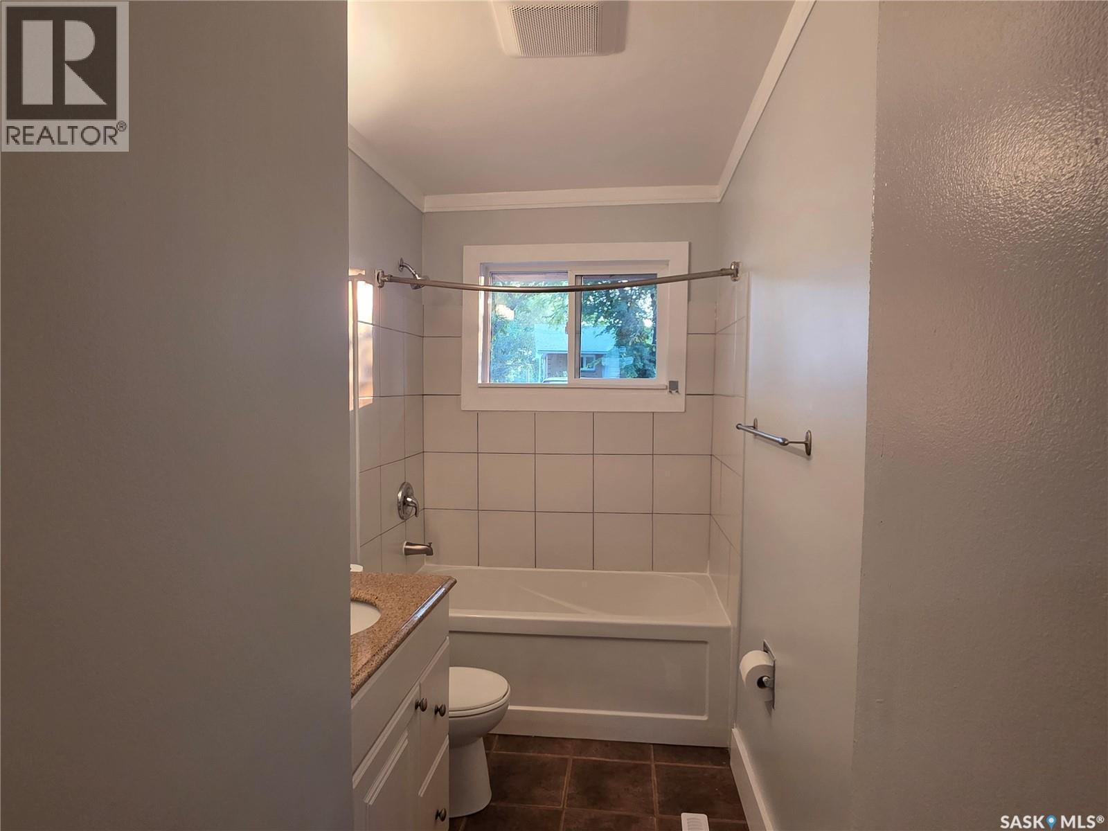 333 Elphinstone Street, Regina, SK - Indoor Photo Showing Bathroom