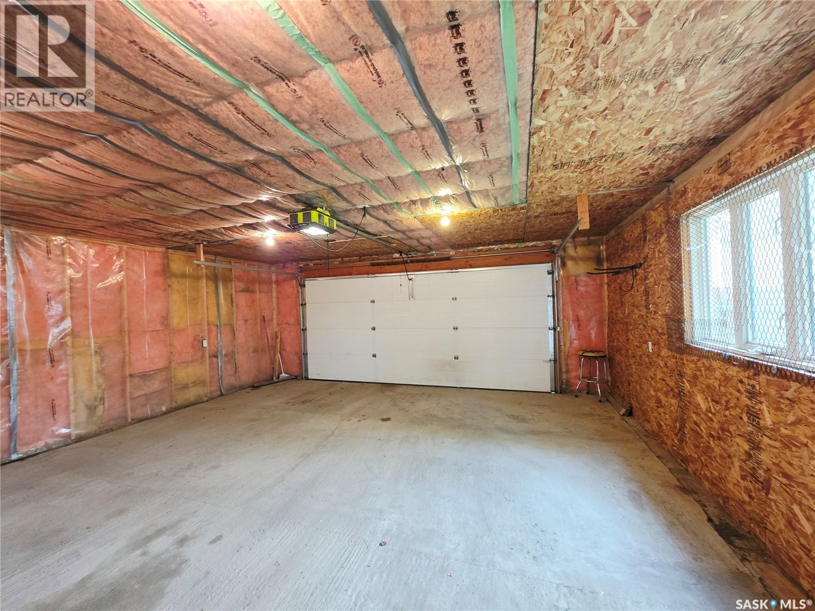 333 Elphinstone Street, Regina, SK - Indoor Photo Showing Garage