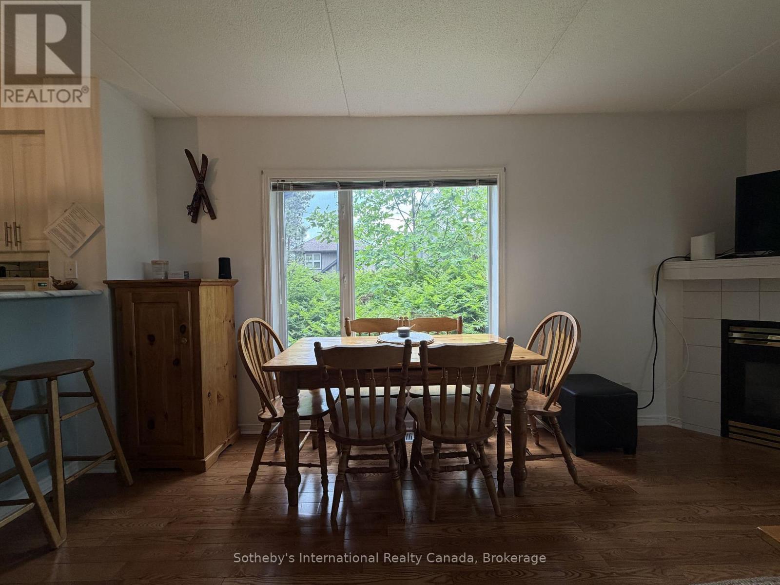329 Mariners Way, Collingwood, ON - Indoor Photo Showing Dining Room With Fireplace