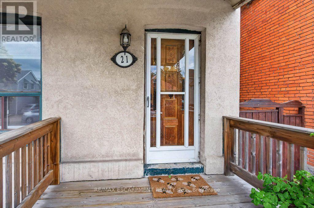 21 East Bend Avenue N, Hamilton, ON - Outdoor With Deck Patio Veranda With Exterior